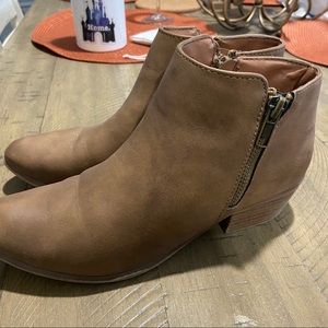 ESPIRT brown ankle zipper booties